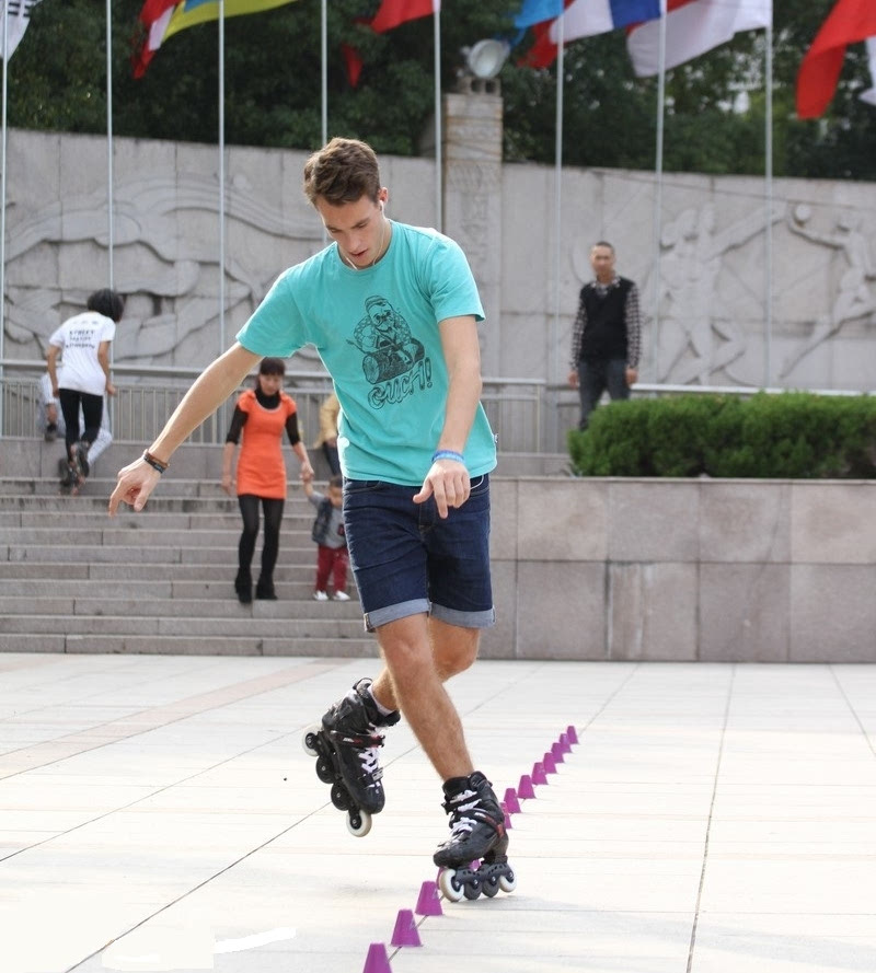 轮滑自由式的基础知识理论,轮滑技术分析