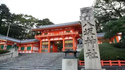 日本过年去寺庙祈福,日本新年神社