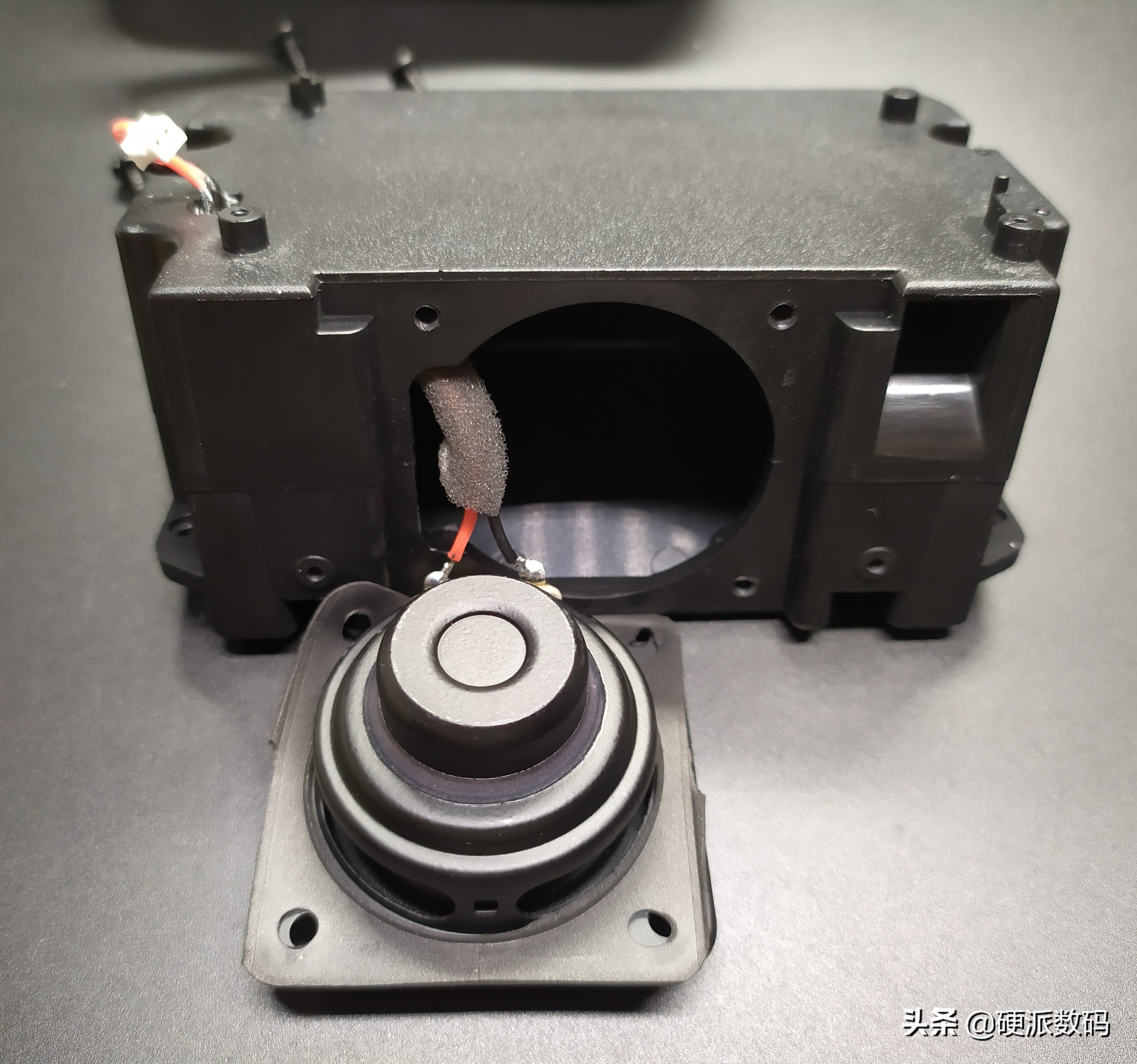 拆解小爱触屏音箱8,小米小爱触屏音箱拆机