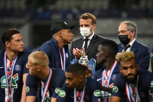 法国球迷半决赛赛后欢庆胜利,法国夺冠巴黎民众狂欢庆祝