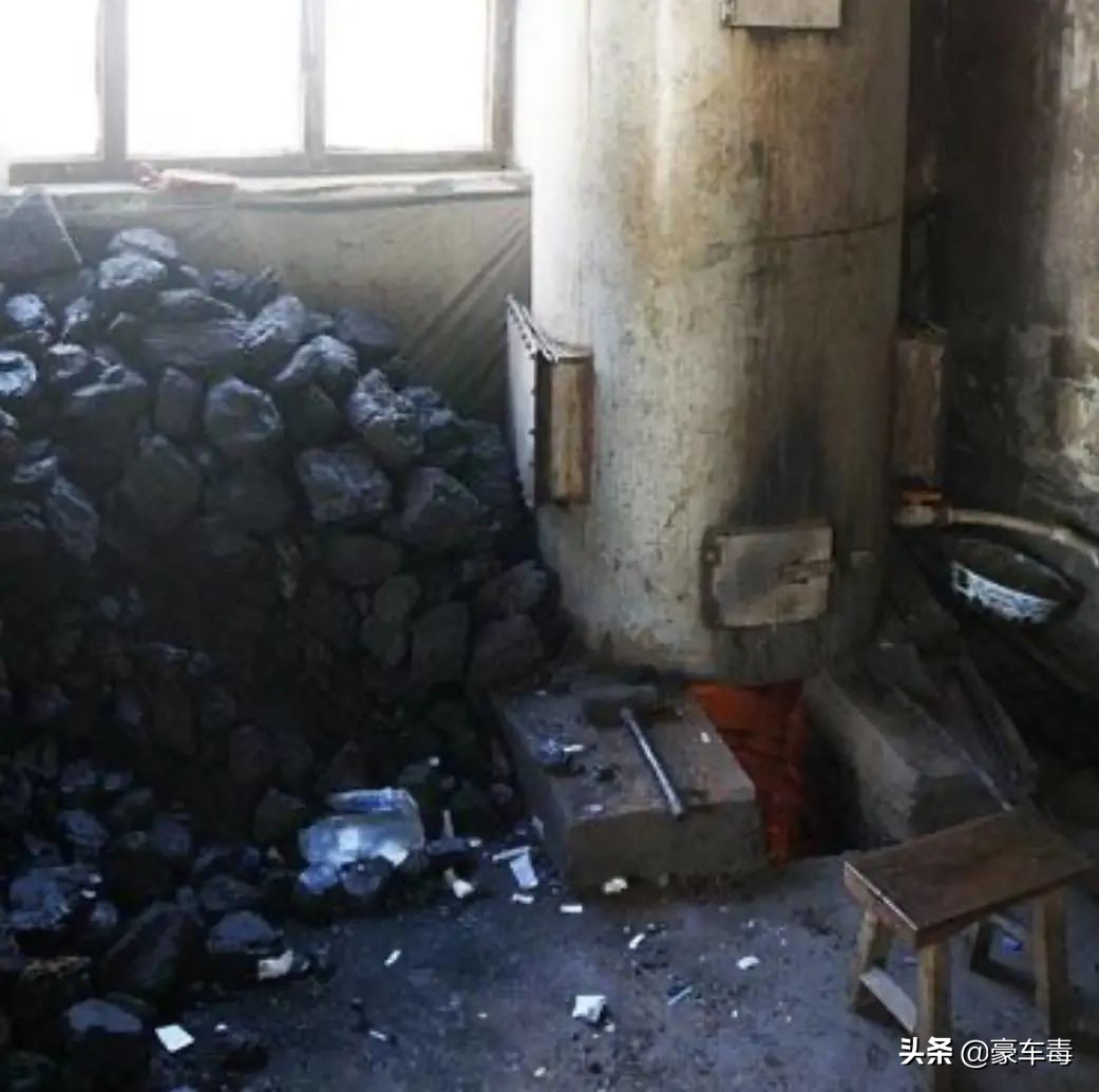 豪车毒老纪考斯特,豪车毒老纪小跟班