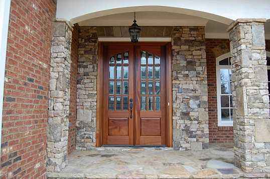 大门的朝向是指进门还是出门,自建房大门内开好还是外开好