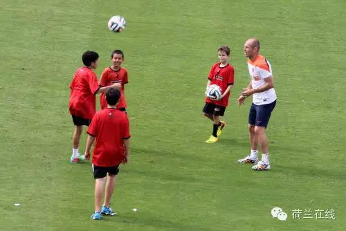 荷兰足球队历次世界杯成绩,荷兰队虽败犹荣