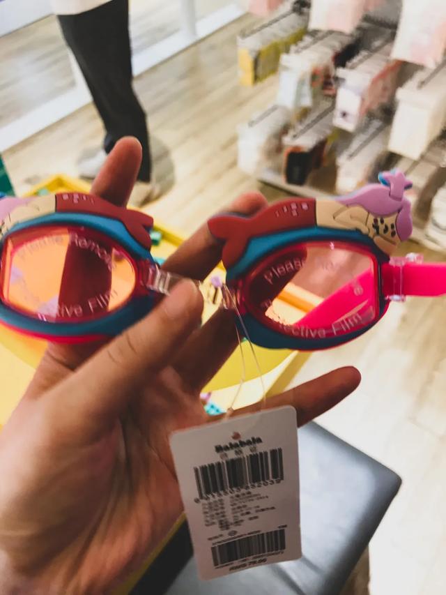 儿童游泳要泳帽吗,宝宝游泳用戴泳帽吗