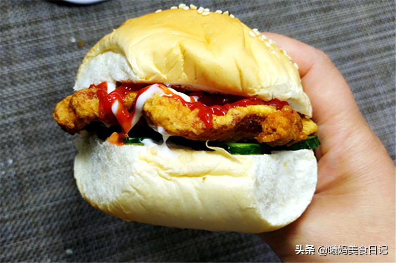 汉堡怎样做的看完你还敢吃吗,汉堡制作简单不用烤箱