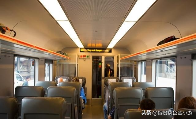 高铁无座票上车怎么办,高铁买无座票上车可以补有座票吗