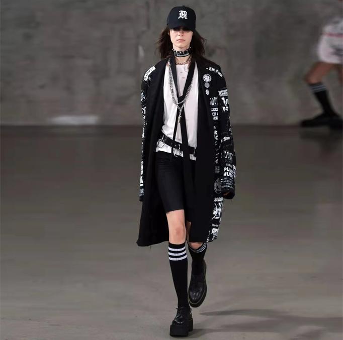 朋克风穿搭如何搭配裤子,淡淡朋克风穿搭