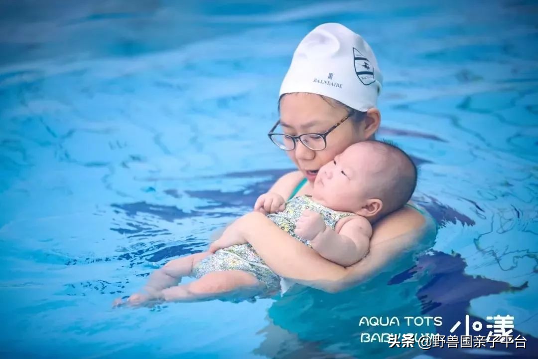 亲子游泳的这些好处,你知道吗?