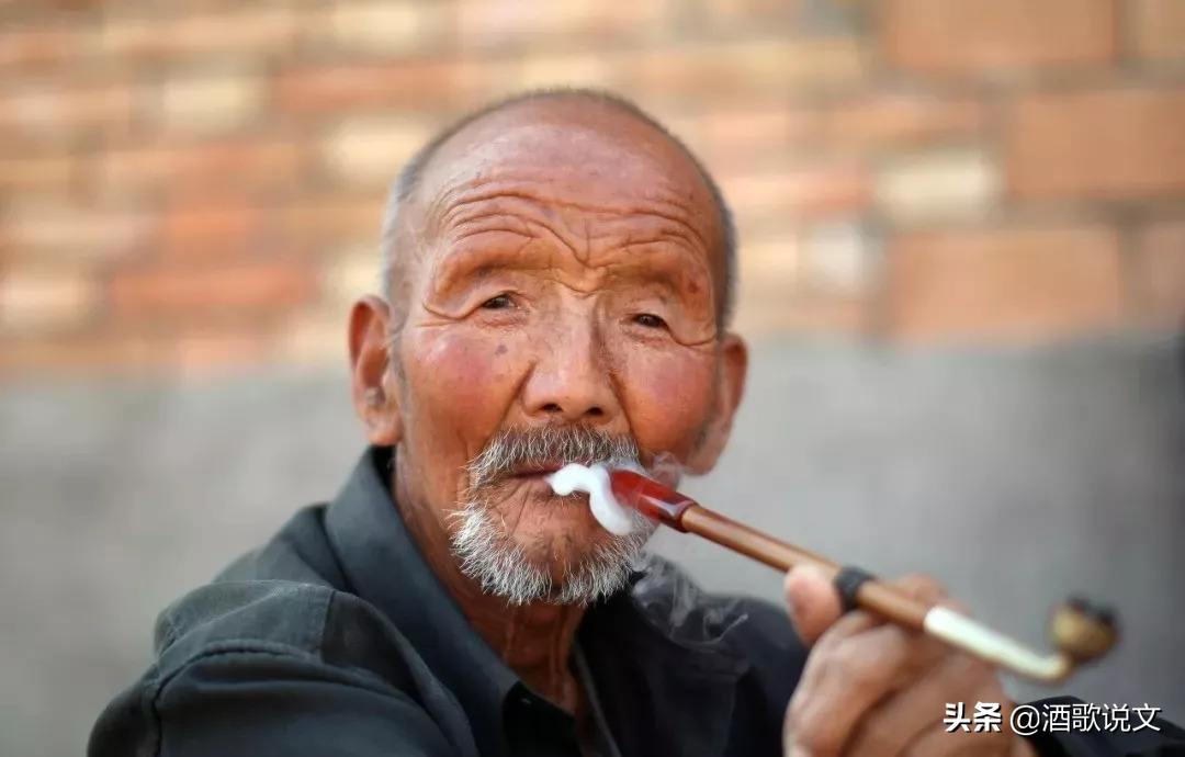 故事：屠户强卖强买，小伙讲了一个段子，先笑后哭丢脸面