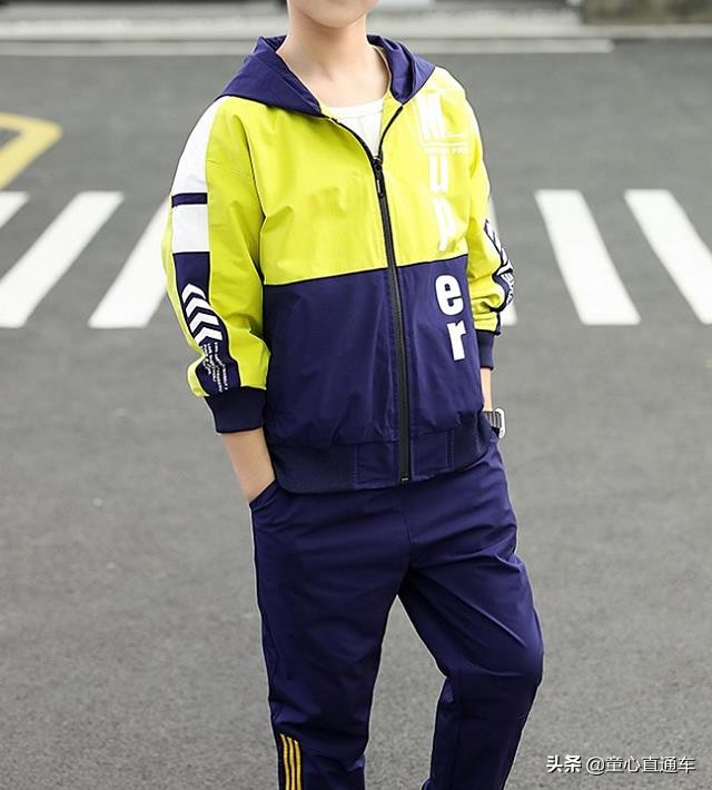 童装韩系风中大童,中大童装8-16岁运动衣