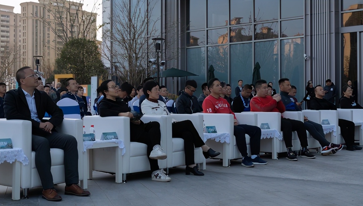 第二届奉贤区民营企业家健康年活动暨绿地杯足球邀请赛圆满举办