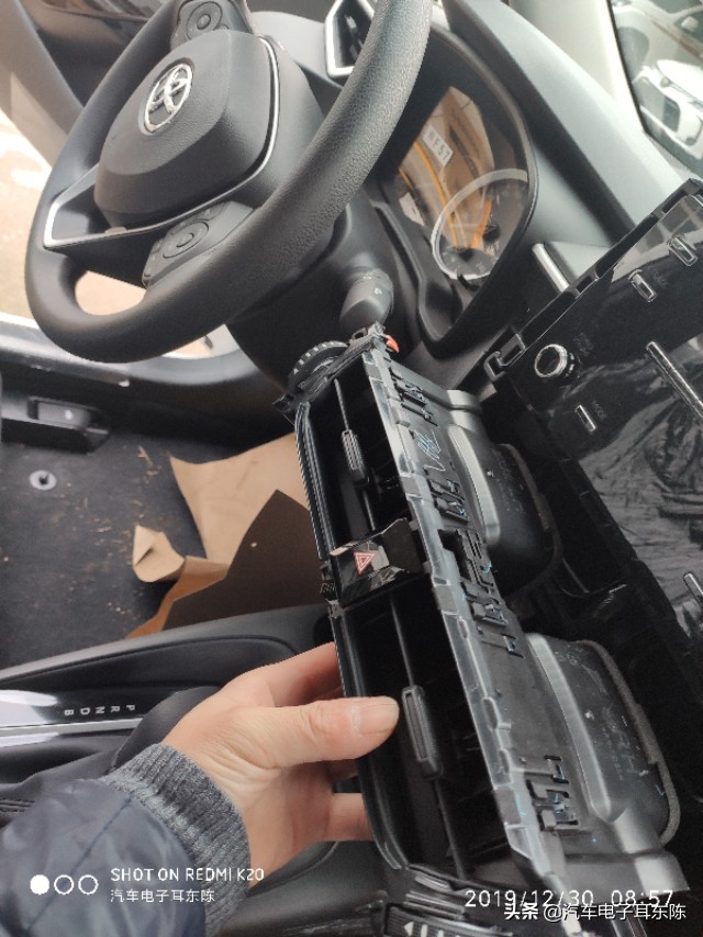 19款丰田卡罗拉导航怎么拆,卡罗拉双擎车载导航安装教程