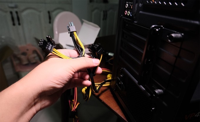 我给我老婆配了一台他们单位最好的电脑，让她再也没有理由划水