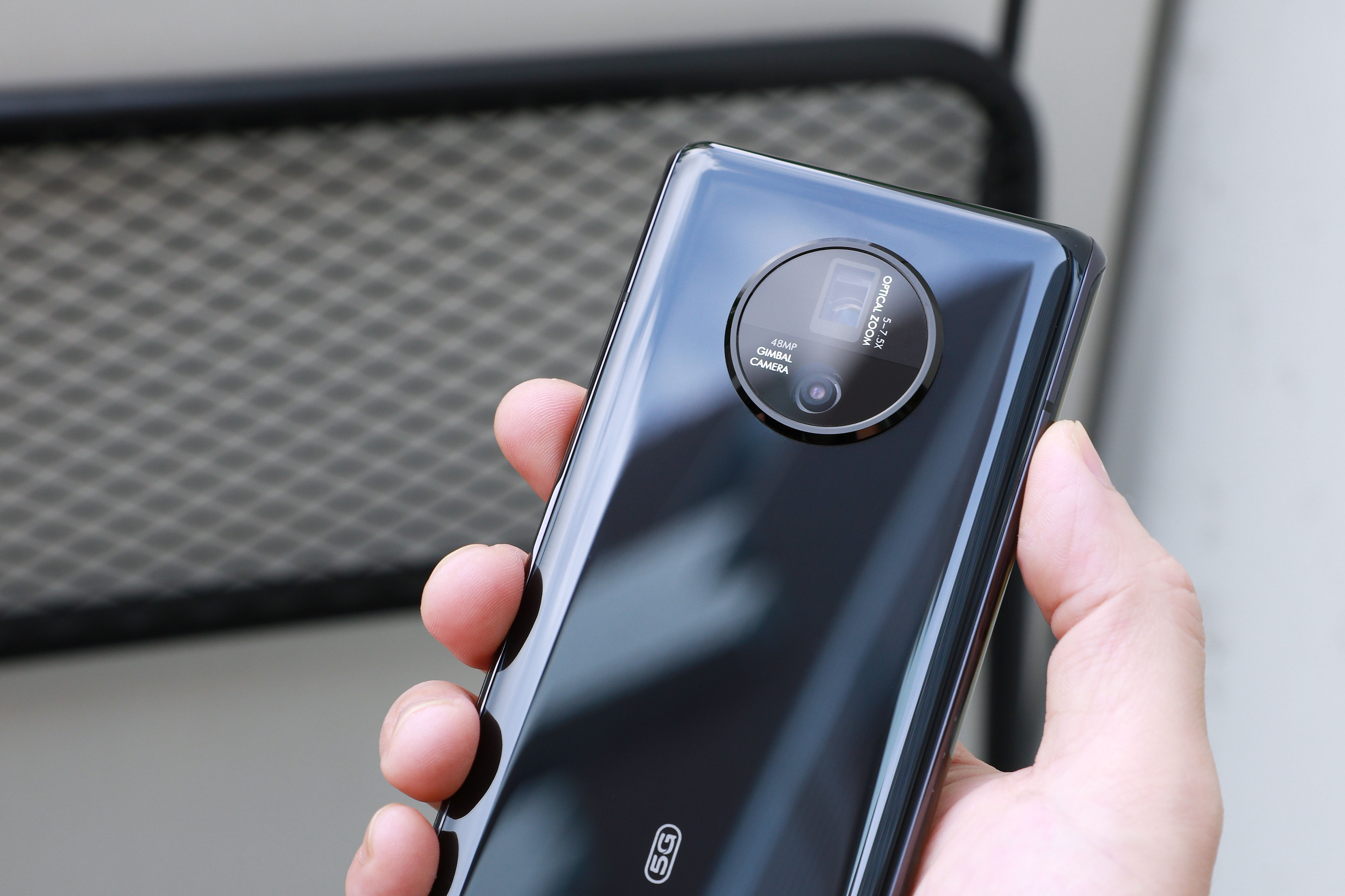 把云台融入到手机里,把云台装到手机里面