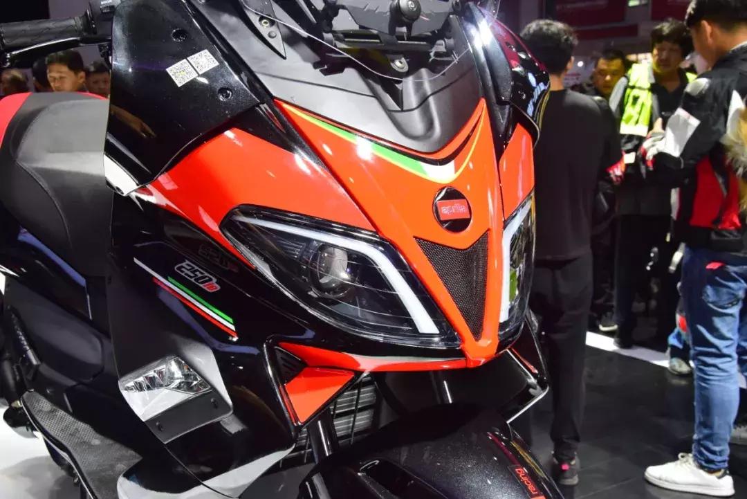 阿普利亚srmax250对比佛沙350,阿普利亚srmax250踏板使用感受