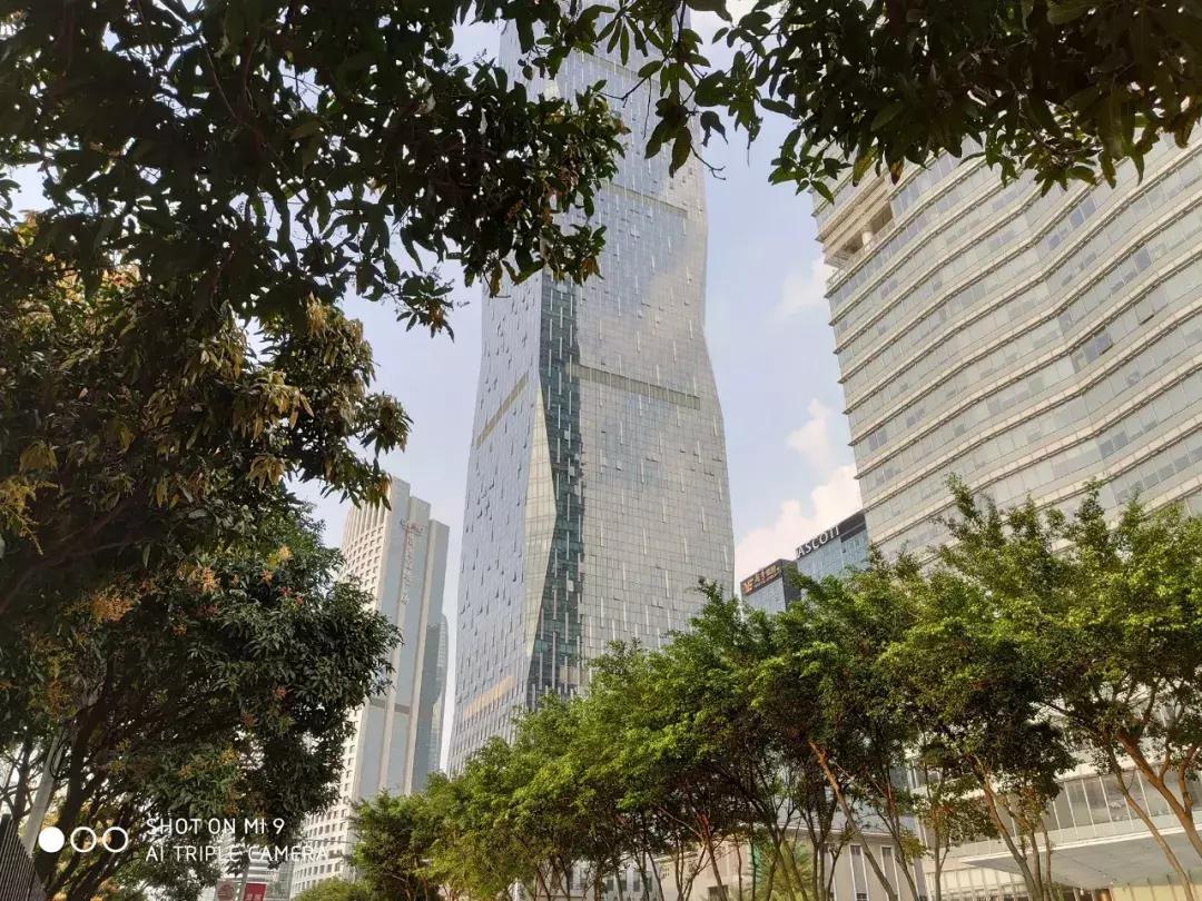 小米9发布会雷军怼华为手机,小米9雷军拍月亮