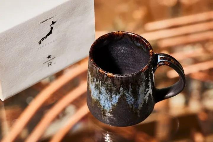 日本星巴克这次质感满分，网友diss中国星爸爸，月饼口味像蜡烛