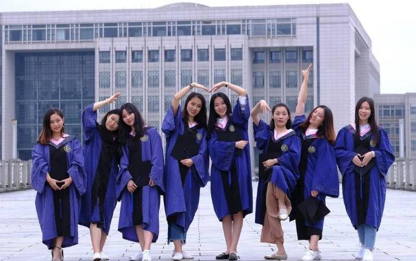 大专毕业证是不是在社会上一点用都没有？这些回答很现实！