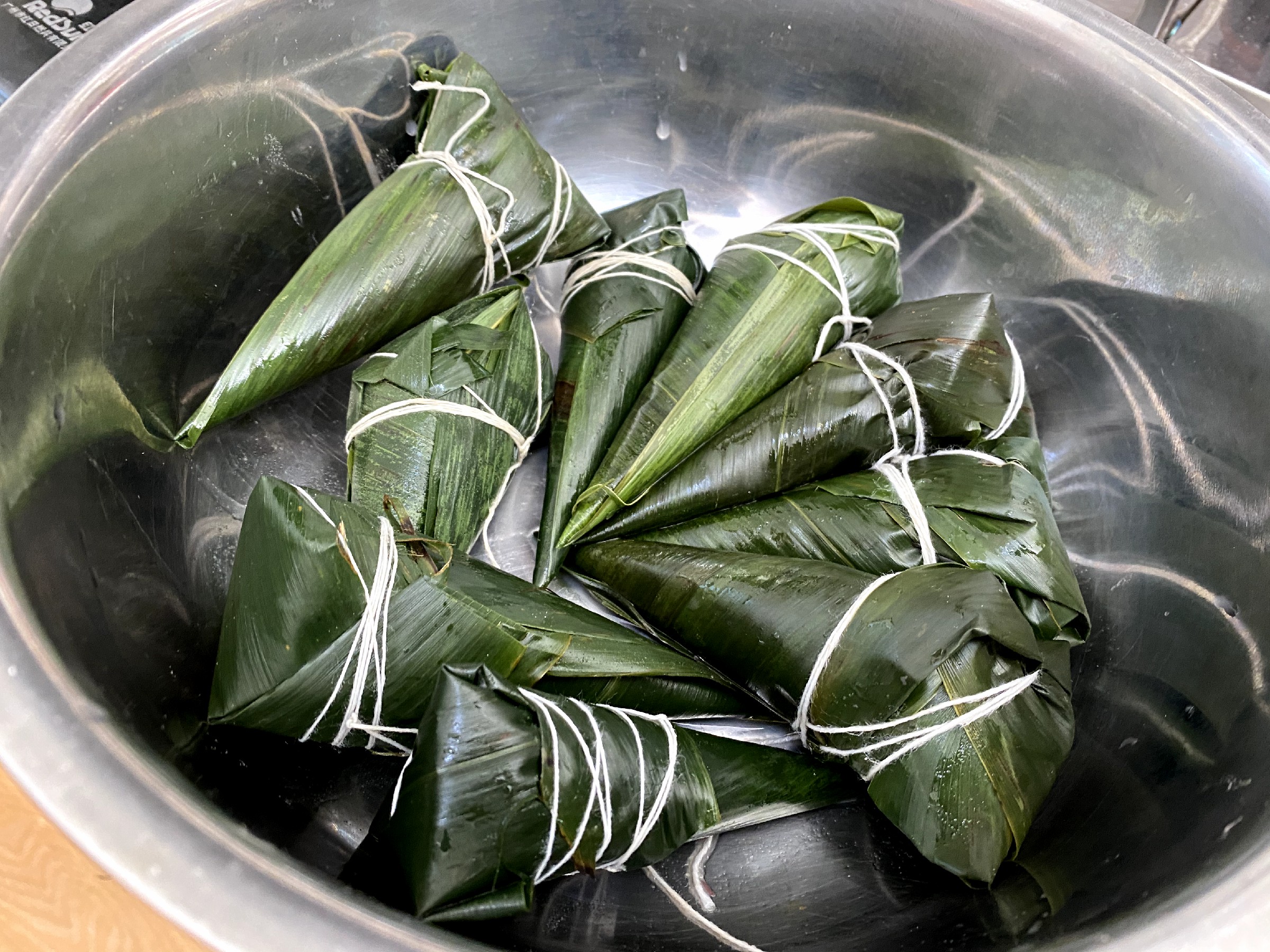 吃不完的粽子晒干炸着吃吗,吃不完的粽子直接放室外会坏吗