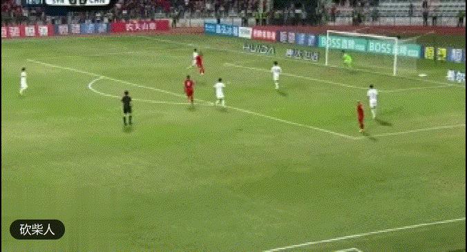 里皮战术拖垮国足!进攻只会开大脚,丢球全是致命失误