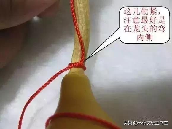 文玩葫芦龙头红线怎么缠,葫芦龙头红绳拴法教程