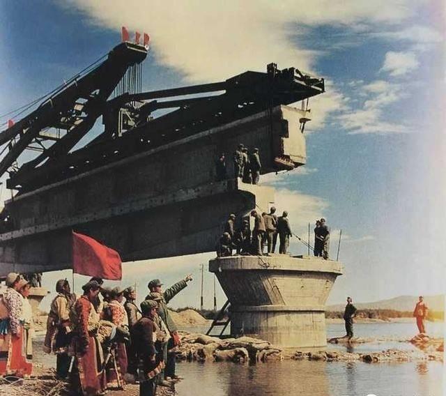 八一建军节唱军歌赞军魂,每逢佳节倍思亲唱的太感人肺腑