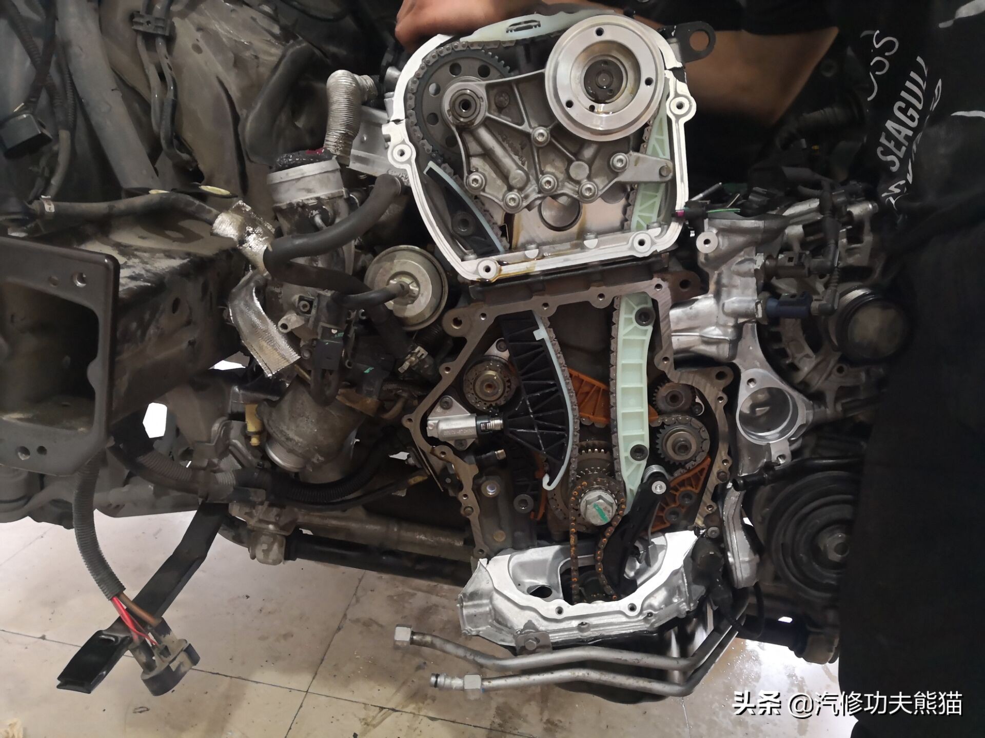 奥迪q5烧机油狂飙,奥迪q5烧机油且发动机抖动