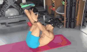 练马甲线的方法虐腹动作,如何练迷人马甲线只需要五个动作