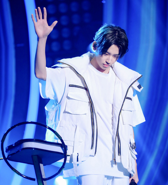 巴黎世家和rickowens哪个档次高,巴黎世家和圣罗兰有关系吗