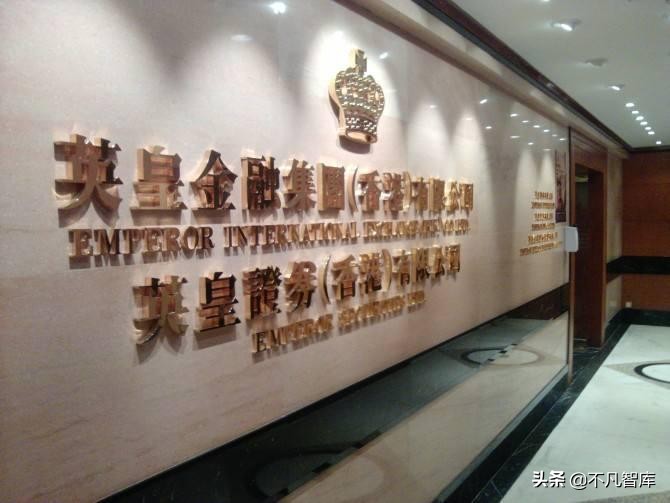 39岁负债3.2亿，61岁成上市集团老板，今比肩李嘉诚