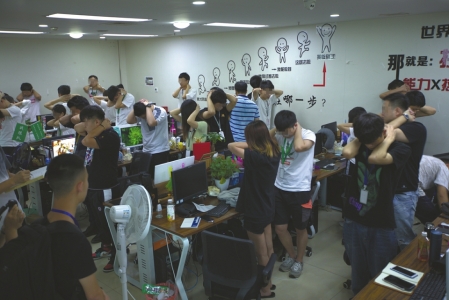 投资微信群骗局套路,投资群骗局揭秘