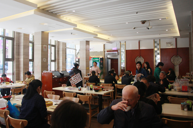 上海最好吃的辣酱油炸猪排,上海特色炸猪排辣酱油是标配