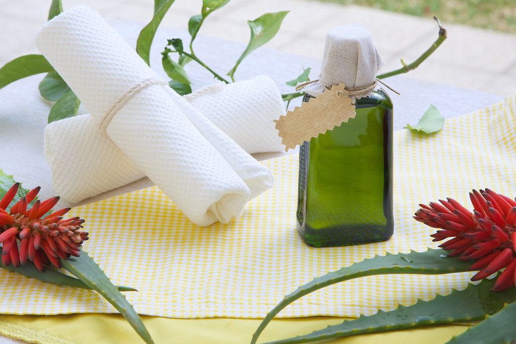 氨基酸洗面奶是美白还是保湿,氨基酸洗面奶是什么肤质都能用吗