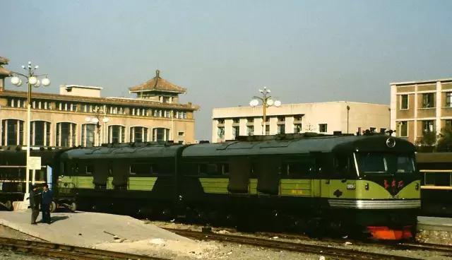 内燃机火车头都有哪些样子,中国内燃机车火车头