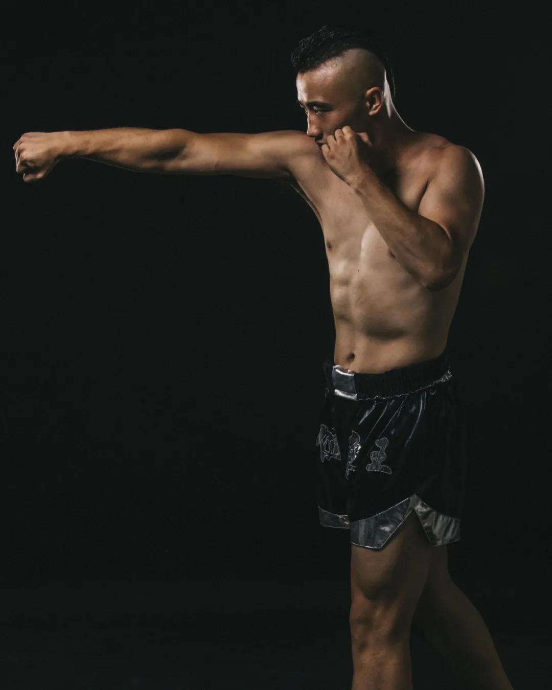 人物|中国格斗狂蟒,会写诗的格斗高手