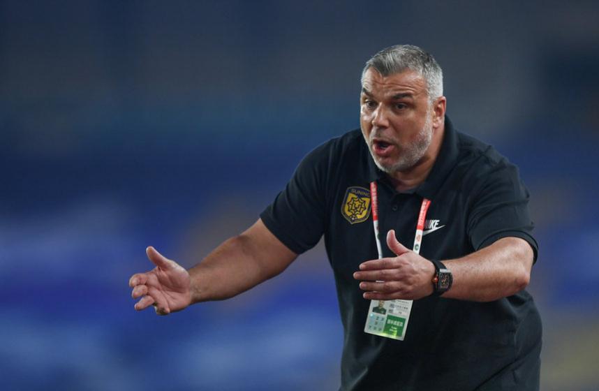 带刀侍卫表演视频,带刀侍卫挥刀名场面