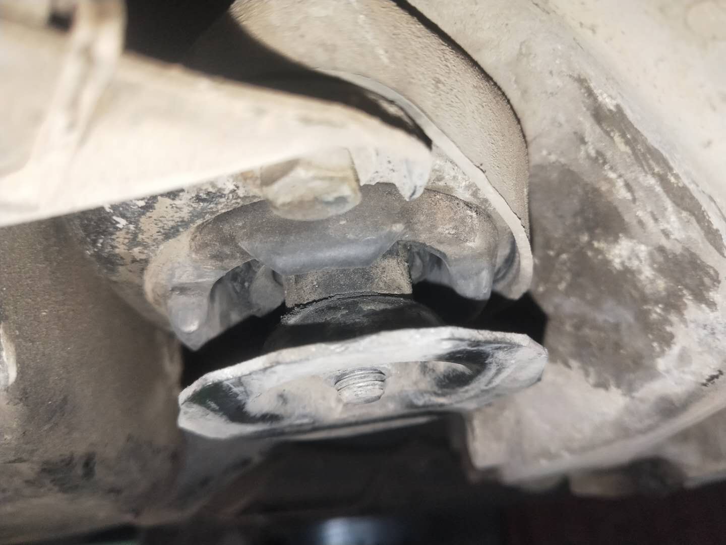 奥迪6缸2.8发动机通病,奥迪2.8v6发动机抖动缺缸