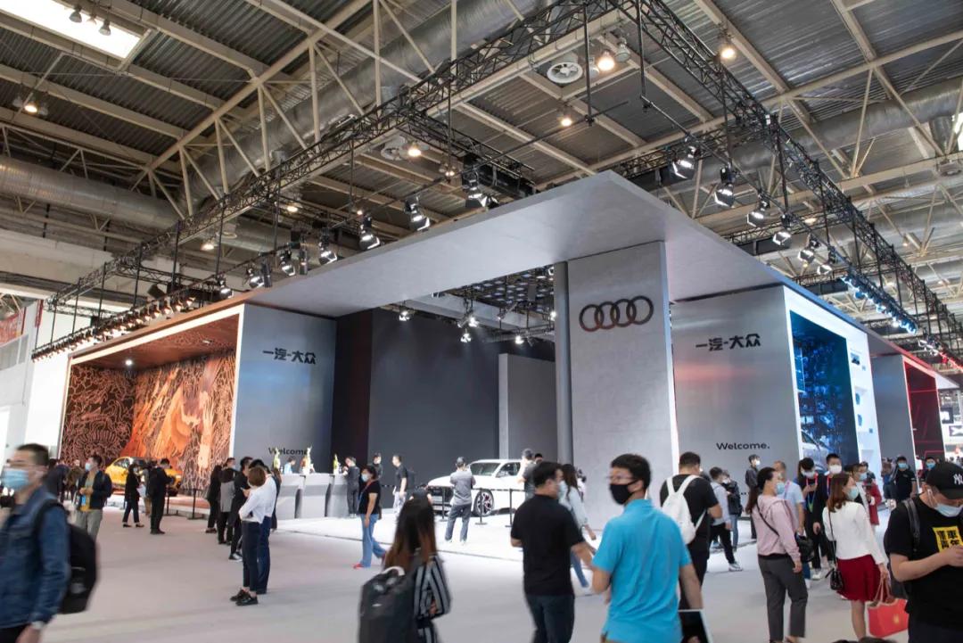 国产家轿不将就，现场堪比迪士尼，北京车展除了新车还看些啥？