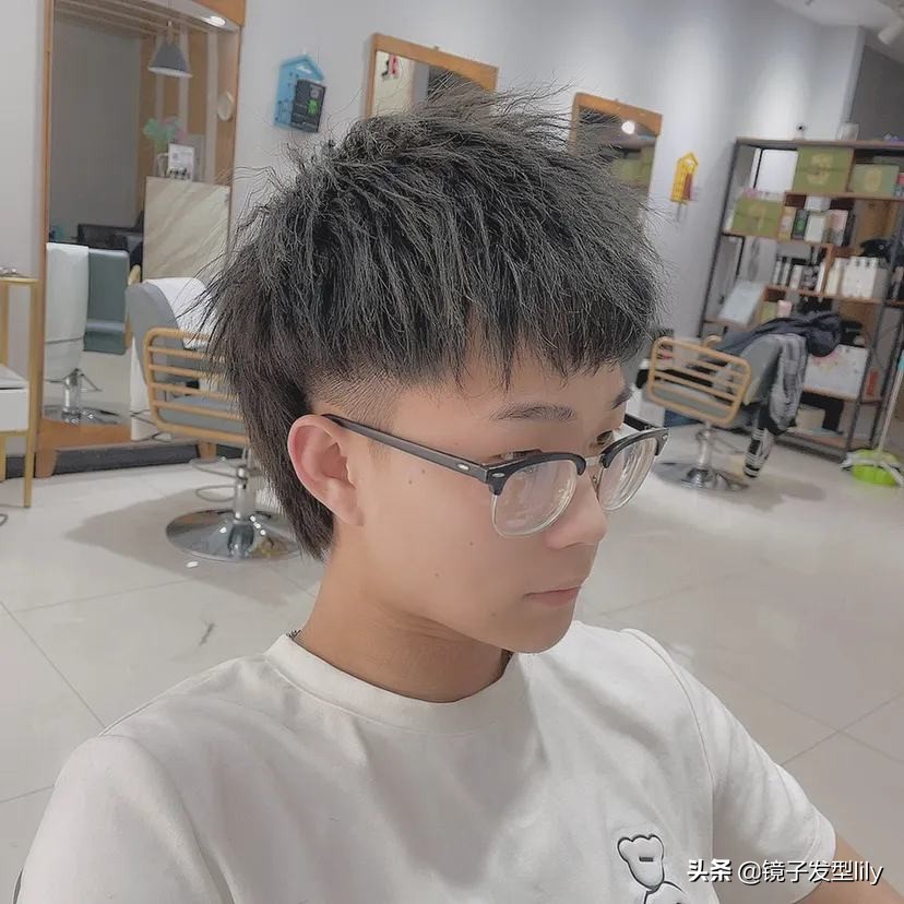 今年最流行的男发纹理烫钢铁烫,今年流行的男士发型韩式纹理烫