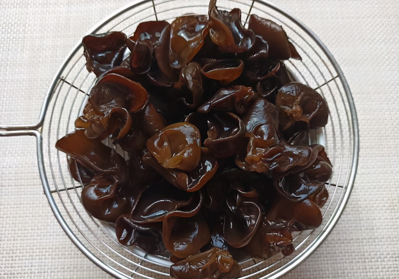 黑木耳怎么做才好吃配啥菜,黑木耳怎么做好吃家常做法