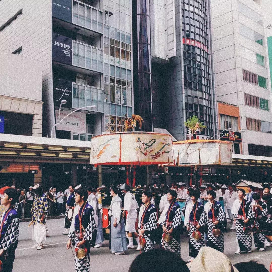 浜兘澶滄櫄绾冲噳,浜兘绾冲噳