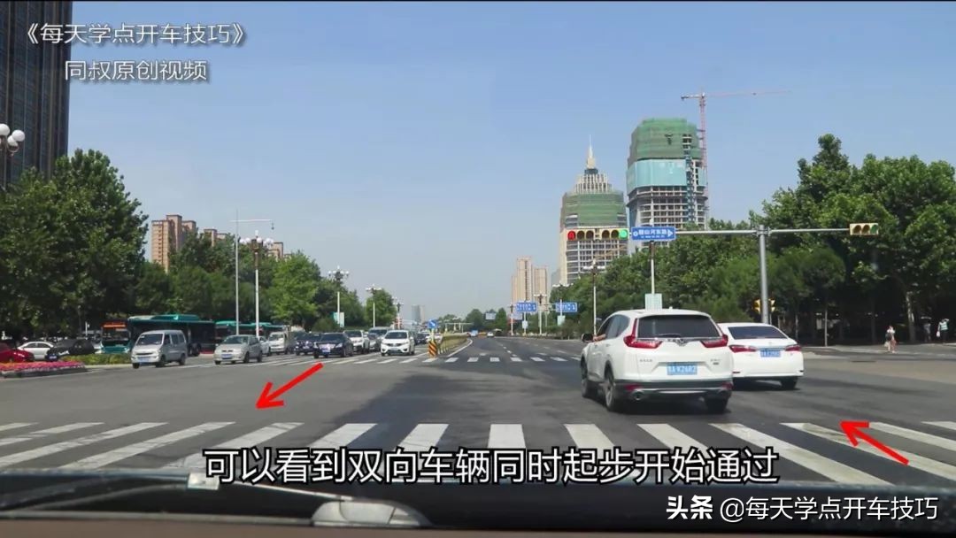 什么样右转路口容易闯红灯,交通标志在路口上怎么避免闯红灯
