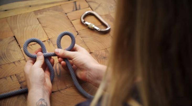 攀岩可以自动解开的绳子打结方法,攀岩怎么样打结可以来回收缩