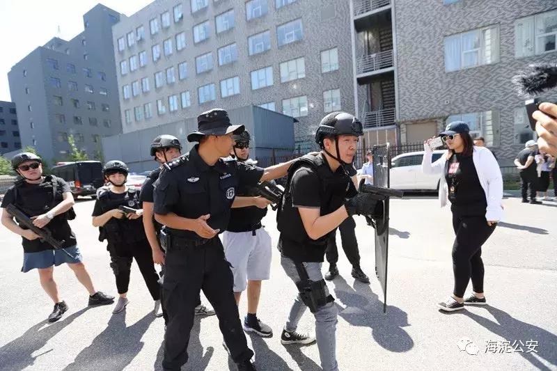 特警训练遭群众围观,特警魔鬼式训练