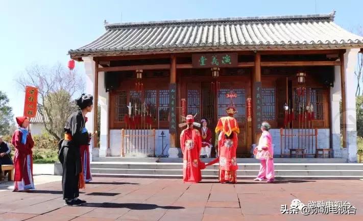 太热闹!弥勒花海、人海、车海、舞海...这些人上镜了!