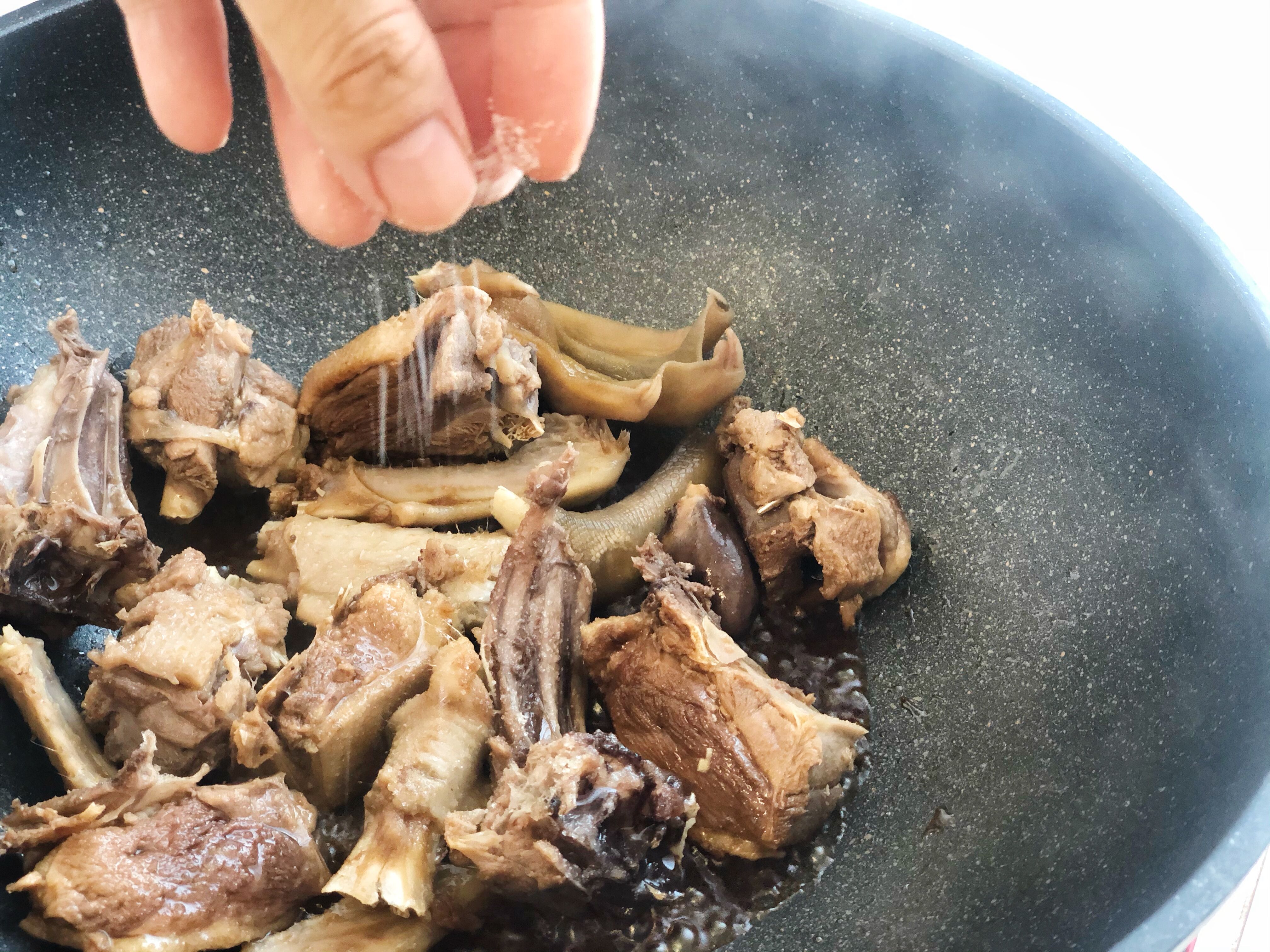 怎么焖鸭又香又好吃,好吃又简单的不可思议的香焖鸭