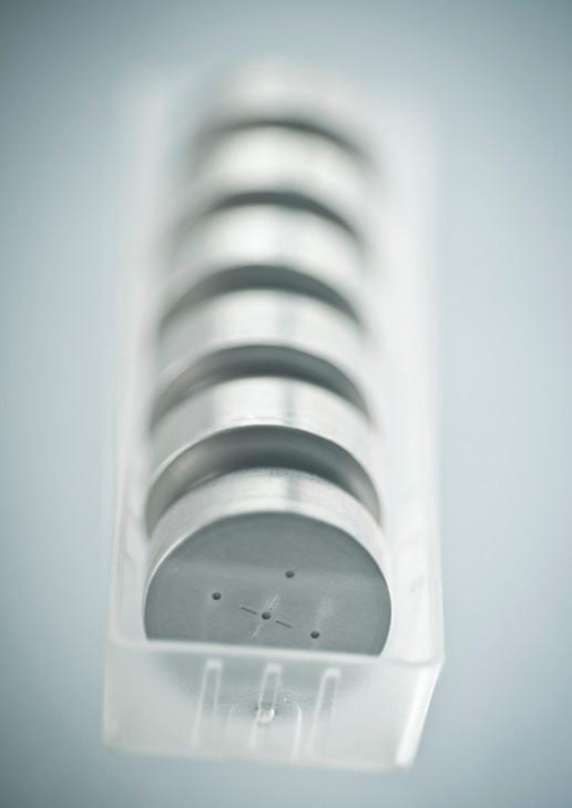 一男孩误吞拉环,小孩不小心吞进金属拉环