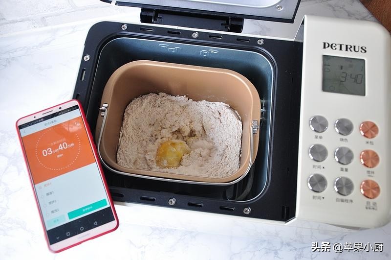 用面包机做早餐美食视频,用面包机做松软吐司