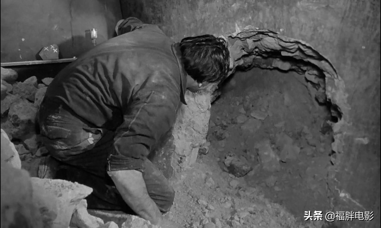 肖申克的救赎挖洞挖了多少年,最伟大的越狱电影肖申克的救赎