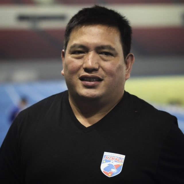 十年来自掏腰包运营国家队，他拯救了菲律宾足球